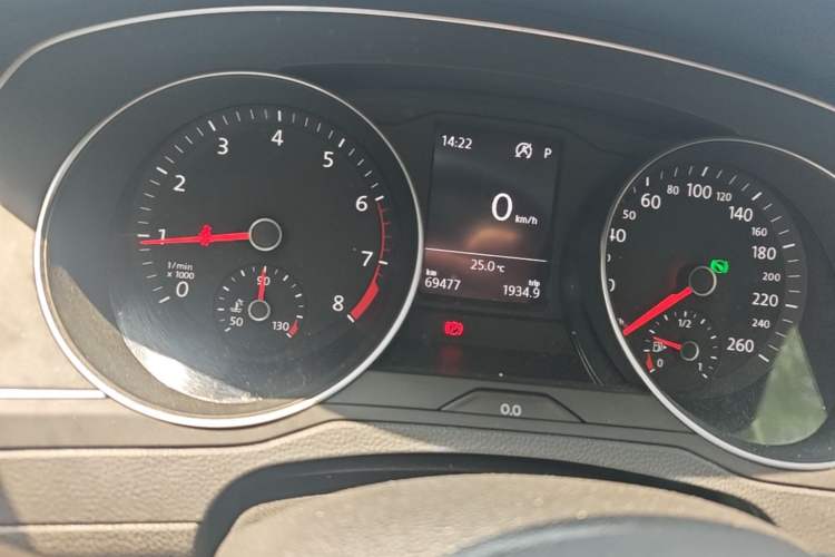 Used Volkswagen Magotan 2020 280TSI DSG Comfort Edition Odometer Close Up