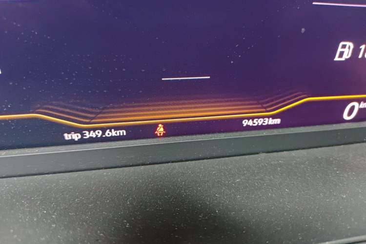 Used Volkswagen Magotan 2020 330TSI DSG Luxury Edition Odometer Close Up