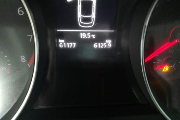 Used Volkswagen Magotan 2020 280TSI DSG Comfort Edition Odometer Close Up