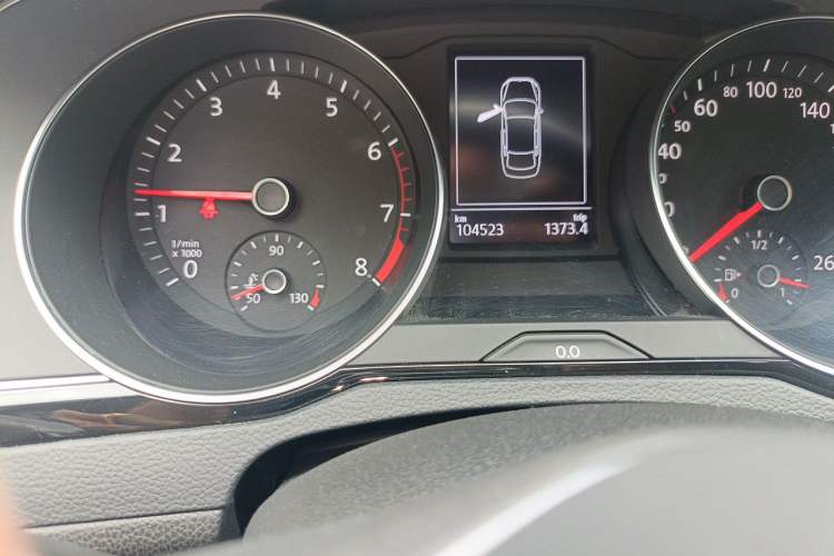 Used Volkswagen Magotan 2020 330TSI DSG Leading Model Odometer Close Up