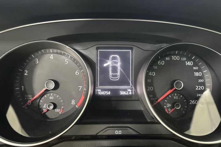 Used Volkswagen Magotan 2020 330TSI DSG Luxury Edition Odometer Close Up