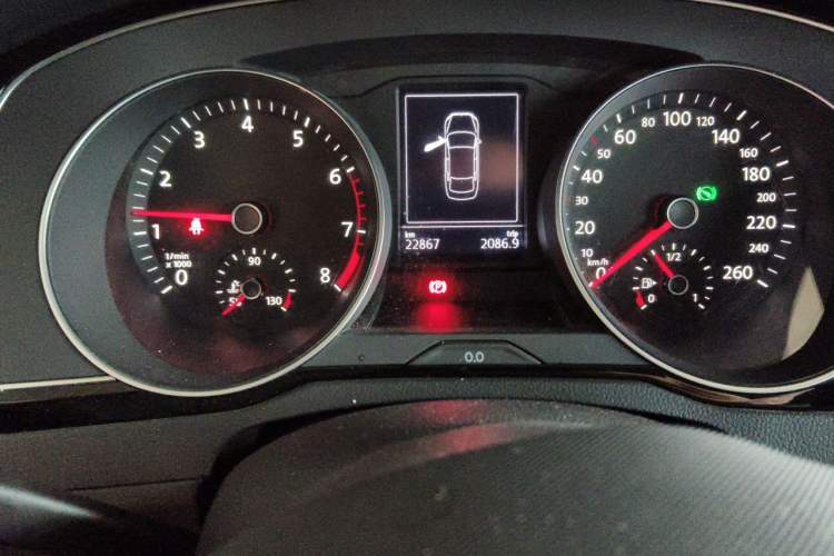 Used Volkswagen Magotan 2020 330TSI DSG Leading Model Odometer Close Up