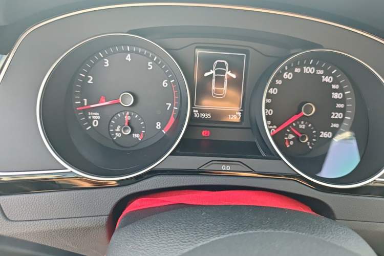Used Volkswagen Magotan 2020 330TSI DSG Leading Model Odometer Close Up