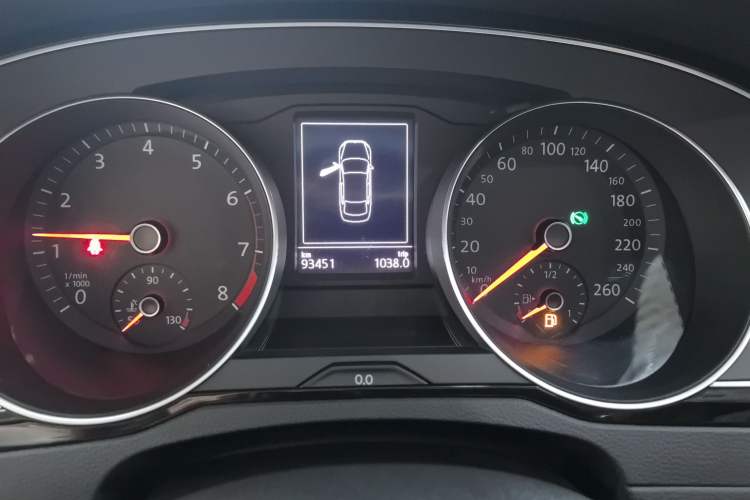 Used Volkswagen Magotan 2020 330TSI DSG Leading Model Odometer Close Up