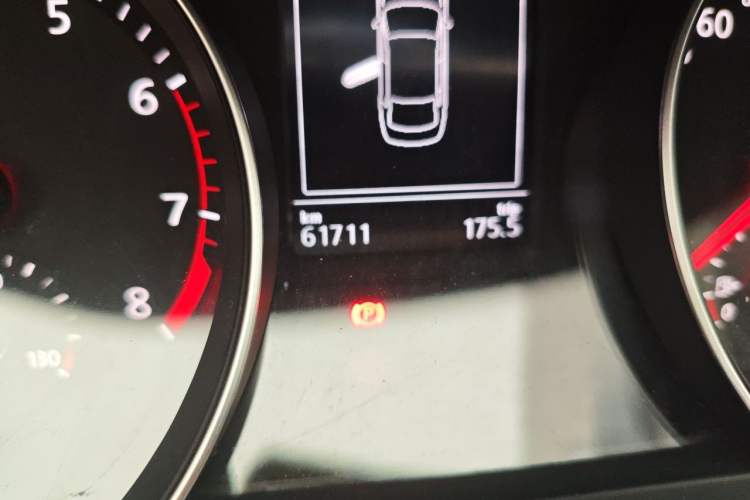 Used Volkswagen Magotan 2020 330TSI DSG Leading Model Odometer Close Up