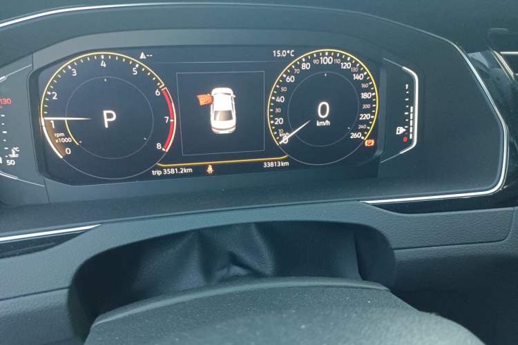 Used Volkswagen Magotan 2020 330TSI DSG Luxury Edition Odometer Close Up