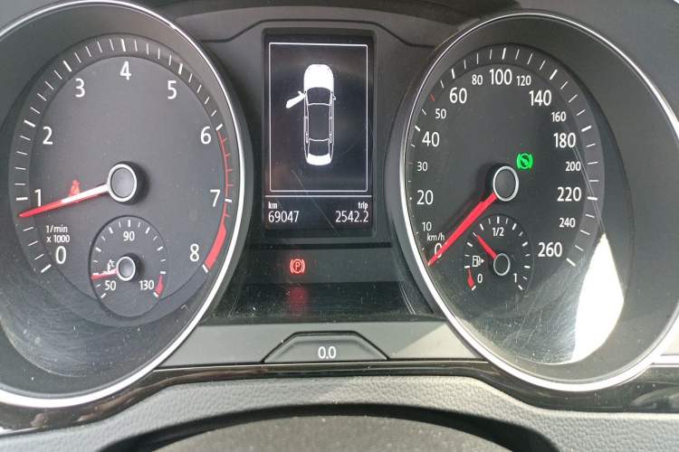 Used Volkswagen Magotan 2020 330TSI DSG Leading Model Odometer Close Up