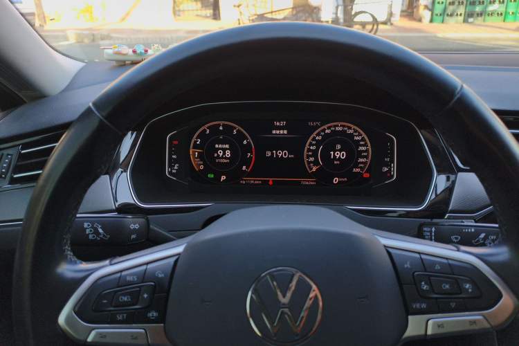 Used Volkswagen Magotan 2020 330TSI DSG Leading Model Odometer Close Up