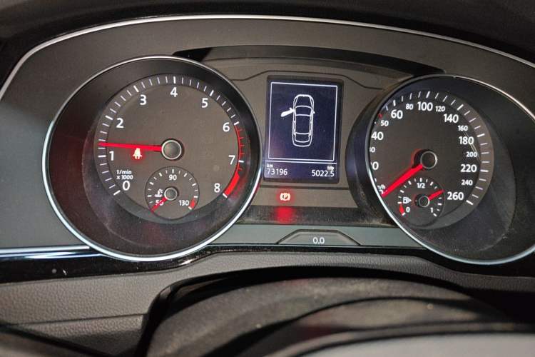 Used Volkswagen Magotan 2020 330TSI DSG Leading Model Odometer Close Up
