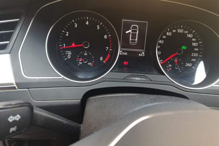 Used Volkswagen Magotan 2020 280TSI DSG Comfort Edition Odometer Close Up