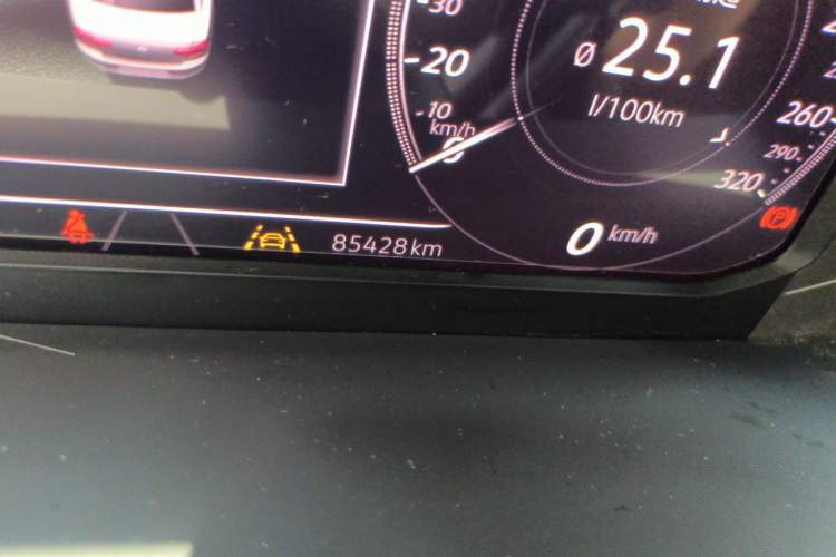 Used Volkswagen Magotan 2020 330TSI DSG Luxury Edition Odometer Close Up