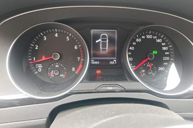 Used Volkswagen Magotan 2020 330TSI DSG Leading Model Odometer Close Up