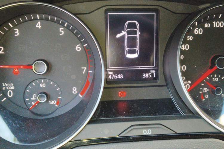 Used Volkswagen Magotan 2020 330TSI DSG Leading Model Odometer Close Up