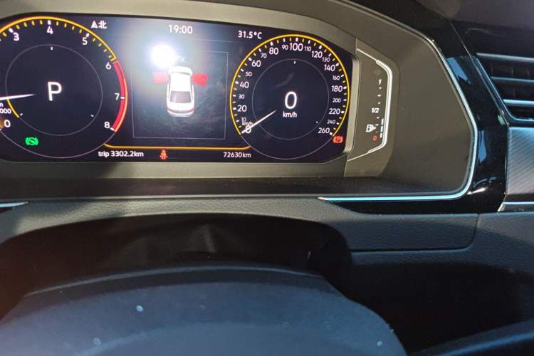 Used Volkswagen Magotan 2020 330TSI DSG Luxury Edition Odometer Close Up