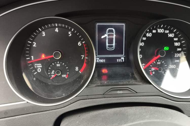 Used Volkswagen Magotan 2020 280TSI DSG Comfort Edition Odometer Close Up
