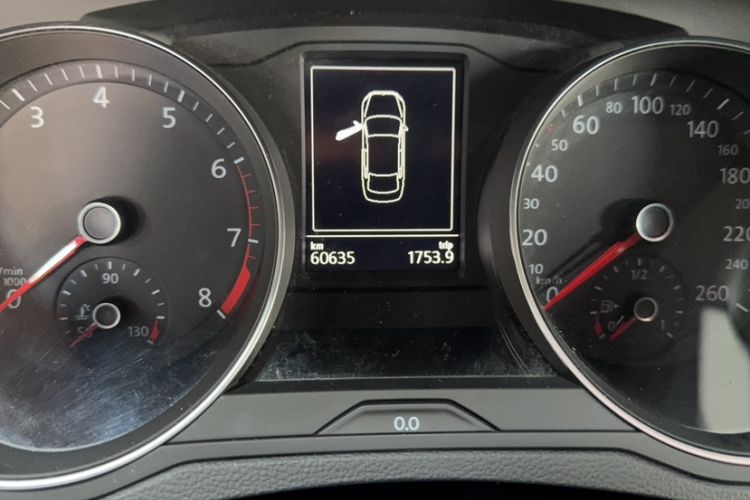 Used Volkswagen Magotan 2020 280TSI DSG Comfort Edition Odometer Close Up
