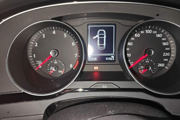 Used Volkswagen Magotan 2020 330TSI DSG Leading Model Odometer Close Up