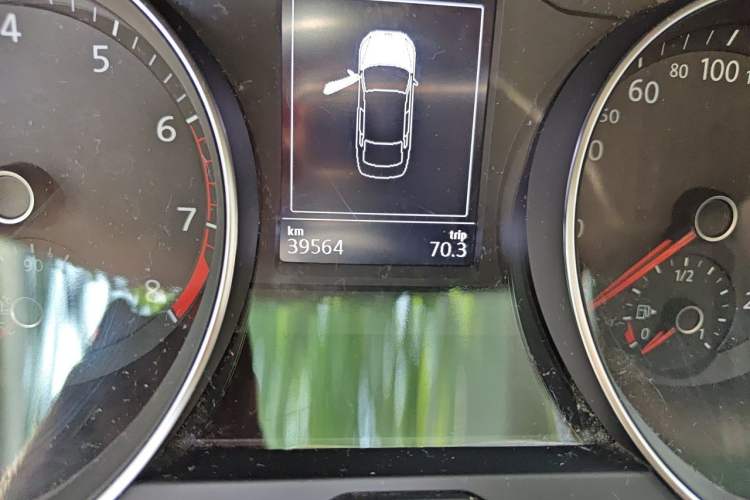 Used Volkswagen Magotan 2020 280TSI DSG Comfort Edition Odometer Close Up