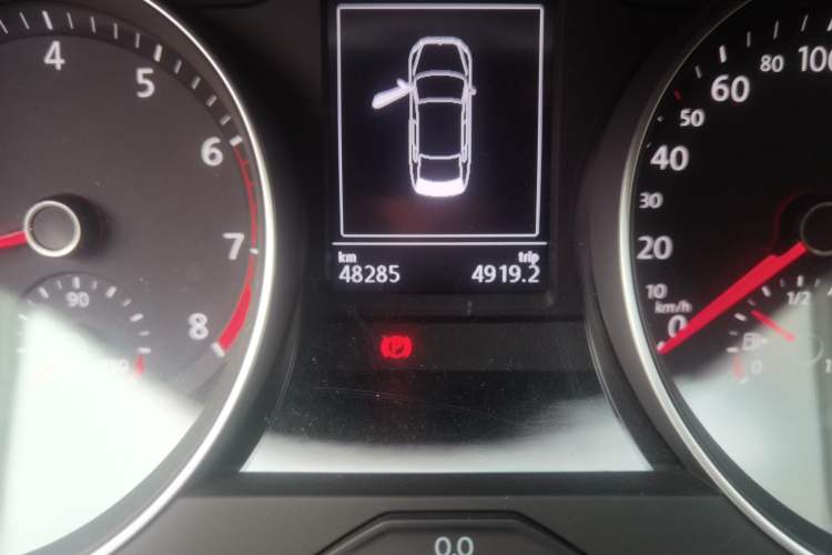 Used Volkswagen Magotan 2020 330TSI DSG Leading Model Odometer Close Up
