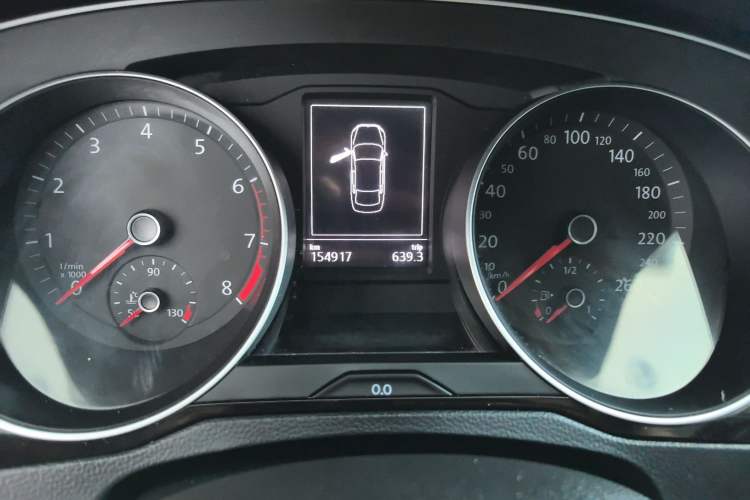 Used Volkswagen Magotan 2020 330TSI DSG Leading Model Odometer Close Up