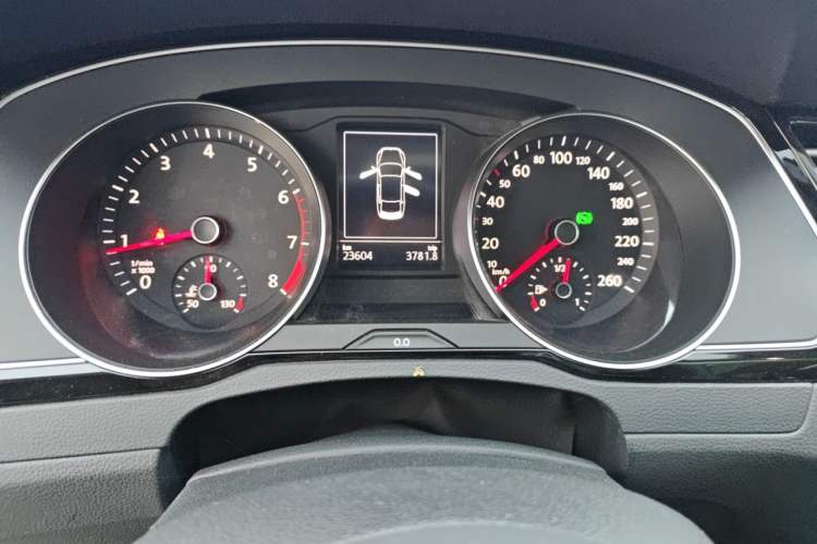 Used Volkswagen Magotan 2020 330TSI DSG Leading Model Odometer Close Up