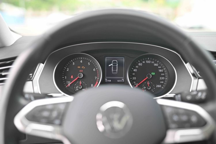 Used Volkswagen Magotan 2020 330TSI DSG Leading Model Odometer Close Up