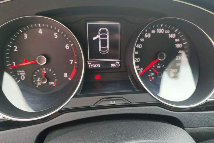 Used Volkswagen Magotan 2020 330TSI DSG Leading Model Odometer Close Up