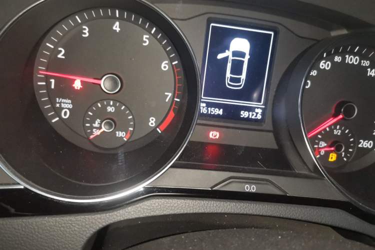 Used Volkswagen Magotan 2020 330TSI DSG Leading Model Odometer Close Up