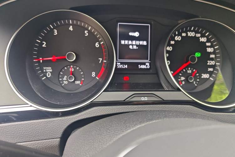Used Volkswagen Magotan 2020 330TSI DSG Leading Model Odometer Close Up