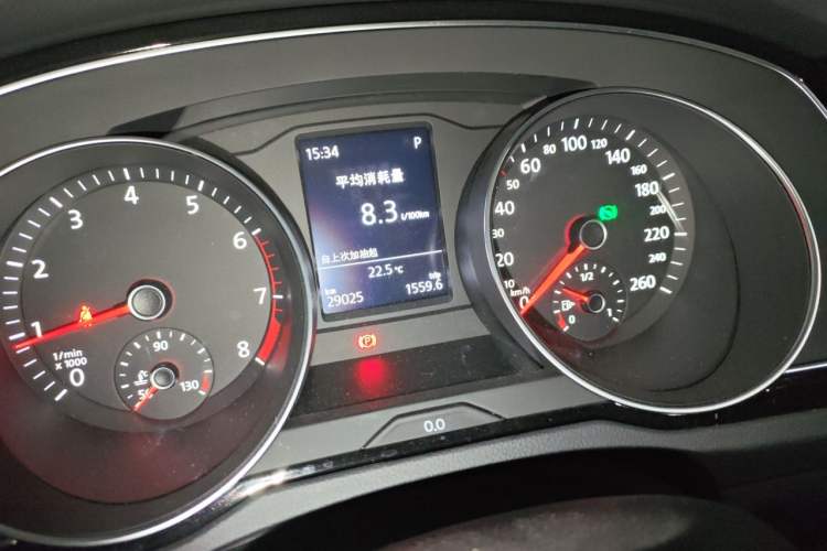 Used Volkswagen Magotan 2020 330TSI DSG Leading Model Odometer Close Up