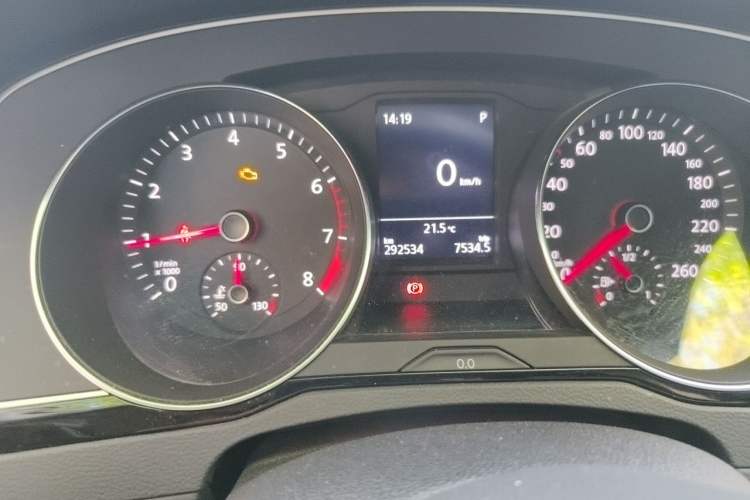 Used Volkswagen Magotan 2020 330TSI DSG Leading Model Odometer Close Up