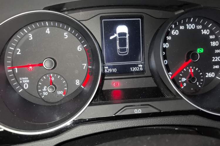 Used Volkswagen Magotan 2020 330TSI DSG Leading Model Odometer Close Up