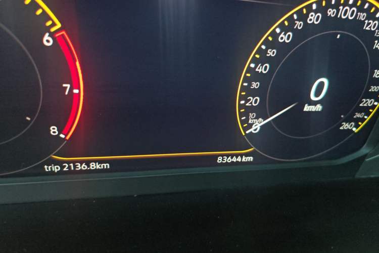Used Volkswagen Magotan 2020 330TSI DSG Luxury Edition Odometer Close Up