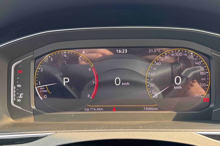 Used Volkswagen Magotan 2020 330TSI DSG Luxury Edition Odometer Close Up