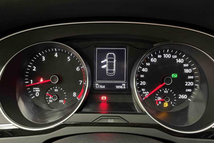 Used Volkswagen Magotan 2020 330TSI DSG Leading Model Odometer Close Up