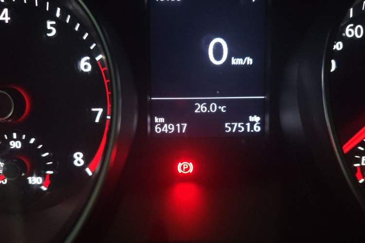 Used Volkswagen Magotan 2020 330TSI DSG Leading Model Odometer Close Up