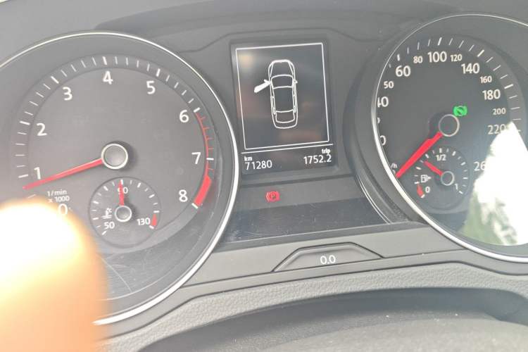 Used Volkswagen Magotan 2020 280TSI DSG Comfort Edition Odometer Close Up