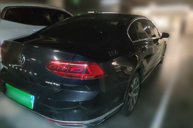 Used Volkswagen Magotan 2020 330TSI DSG Leading Model Rear Right 45 Deg