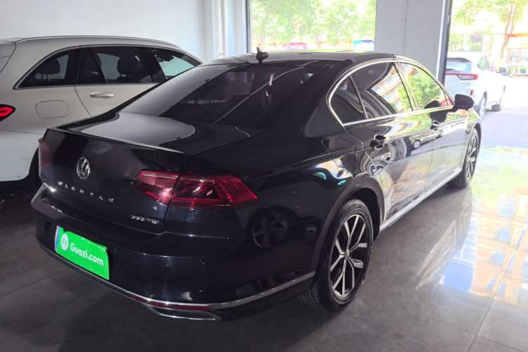 Used Volkswagen Magotan 2020 330TSI DSG Leading Model Rear Right 45 Deg