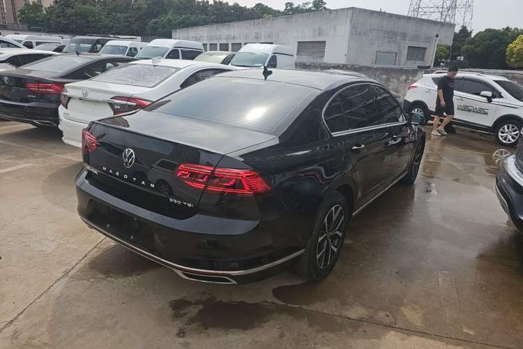 Used Volkswagen Magotan 2020 330TSI DSG Leading Model Rear Right 45 Deg