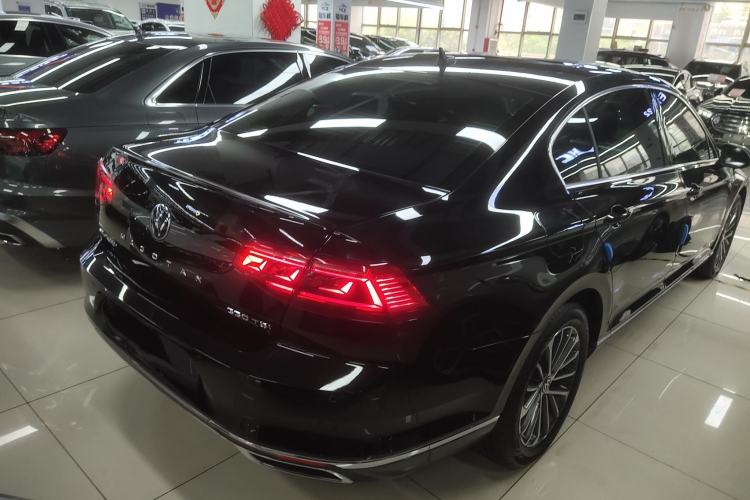 Used Volkswagen Magotan 2020 330TSI DSG Luxury Edition Rear Right 45 Deg