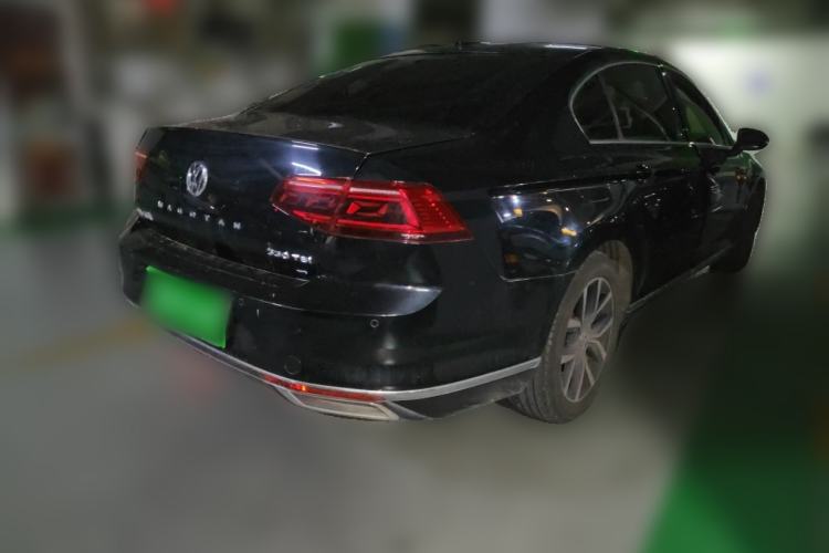 Used Volkswagen Magotan 2020 330TSI DSG Leading Model Rear Right 45 Deg