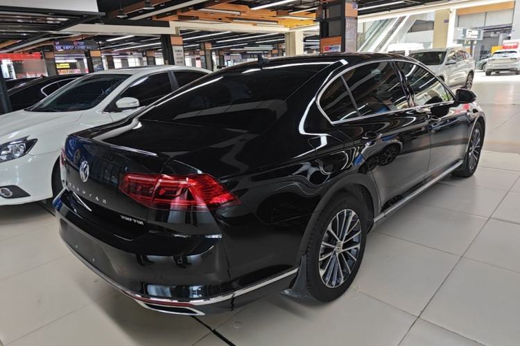 Used Volkswagen Magotan 2020 330TSI DSG Luxury Edition Rear Right 45 Deg