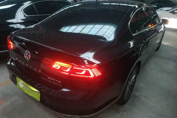 Used Volkswagen Magotan 2020 330TSI DSG Luxury Edition Rear Right 45 Deg