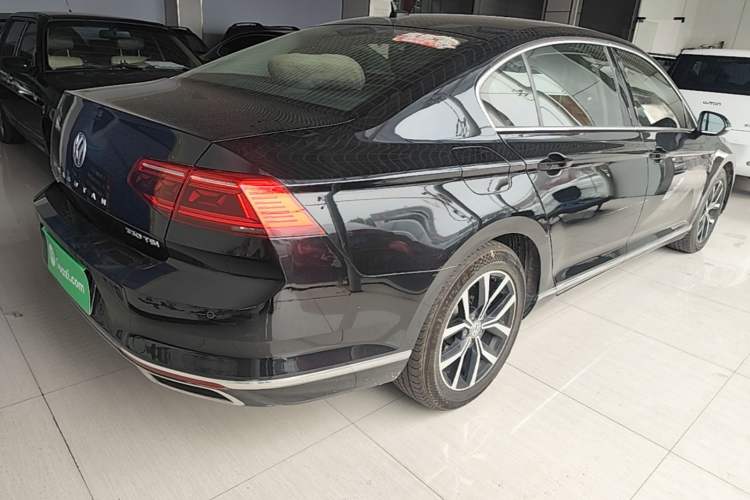Used Volkswagen Magotan 2020 330TSI DSG Leading Model Rear Right 45 Deg