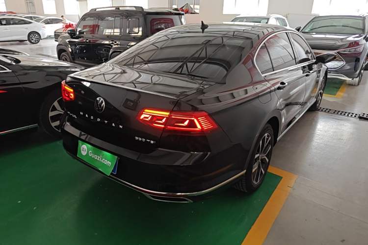 Used Volkswagen Magotan 2020 330TSI DSG Leading Model Rear Right 45 Deg