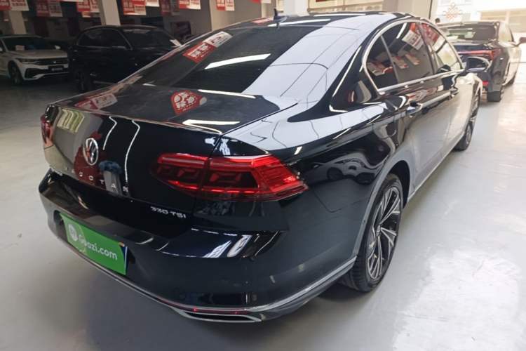 Used Volkswagen Magotan 2020 330TSI DSG Luxury Edition Rear Right 45 Deg