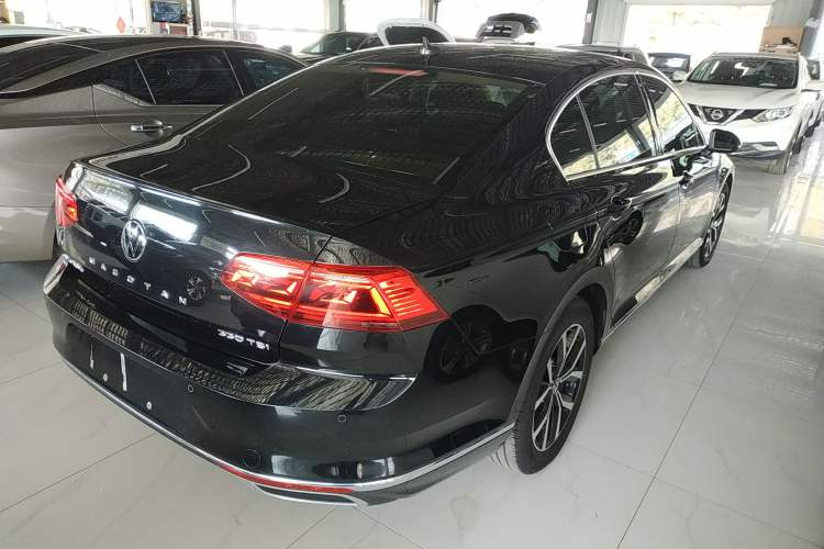 Used Volkswagen Magotan 2020 330TSI DSG Leading Model Rear Right 45 Deg