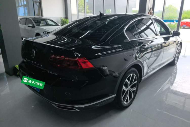 Used Volkswagen Magotan 2020 330TSI DSG Leading Model Rear Right 45 Deg