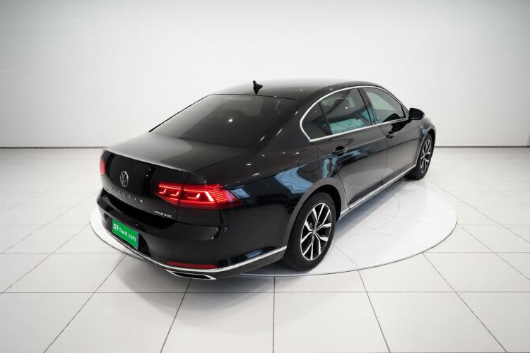 Used Volkswagen Magotan 2020 330TSI DSG Leading Model Rear Right 45 Deg